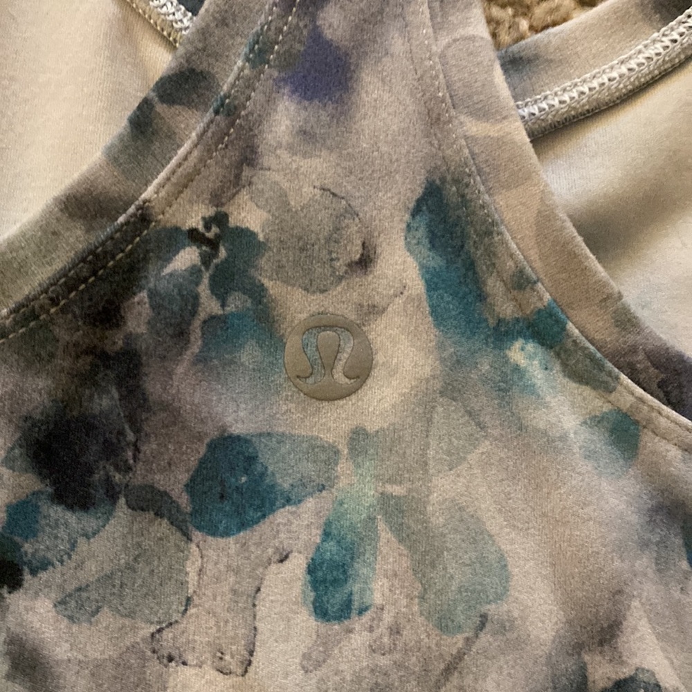 lulu lemon spotted blue tank tight fit